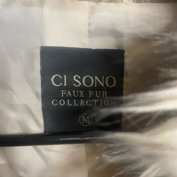 Faux fur coat - Picture 2 of 2